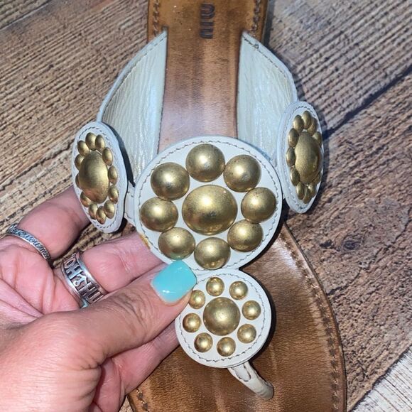 Miu Miu cream Kitten Heel Gold Studded Slip On Sandals Sz 40 - Picture 3 of 15